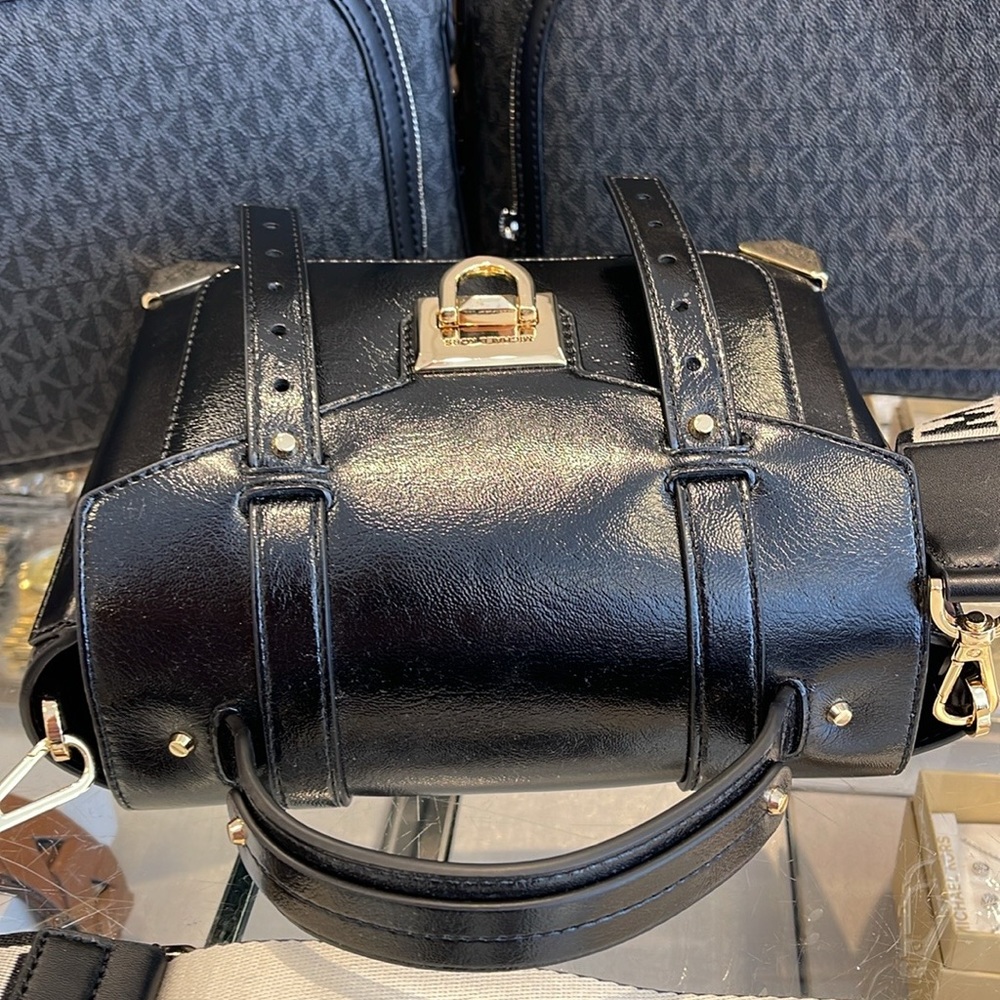 MICHAEL KORS
Manhattan Medium TH SCHOOL Crackled Metallic Leather SATCHEL
Black - Picture 13 of 16